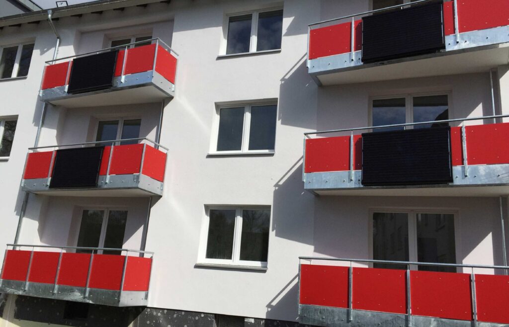 Balkonkraftwerk rote Balkone